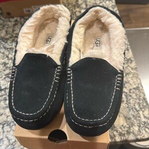 Gently used navy ugg Ansley slippers